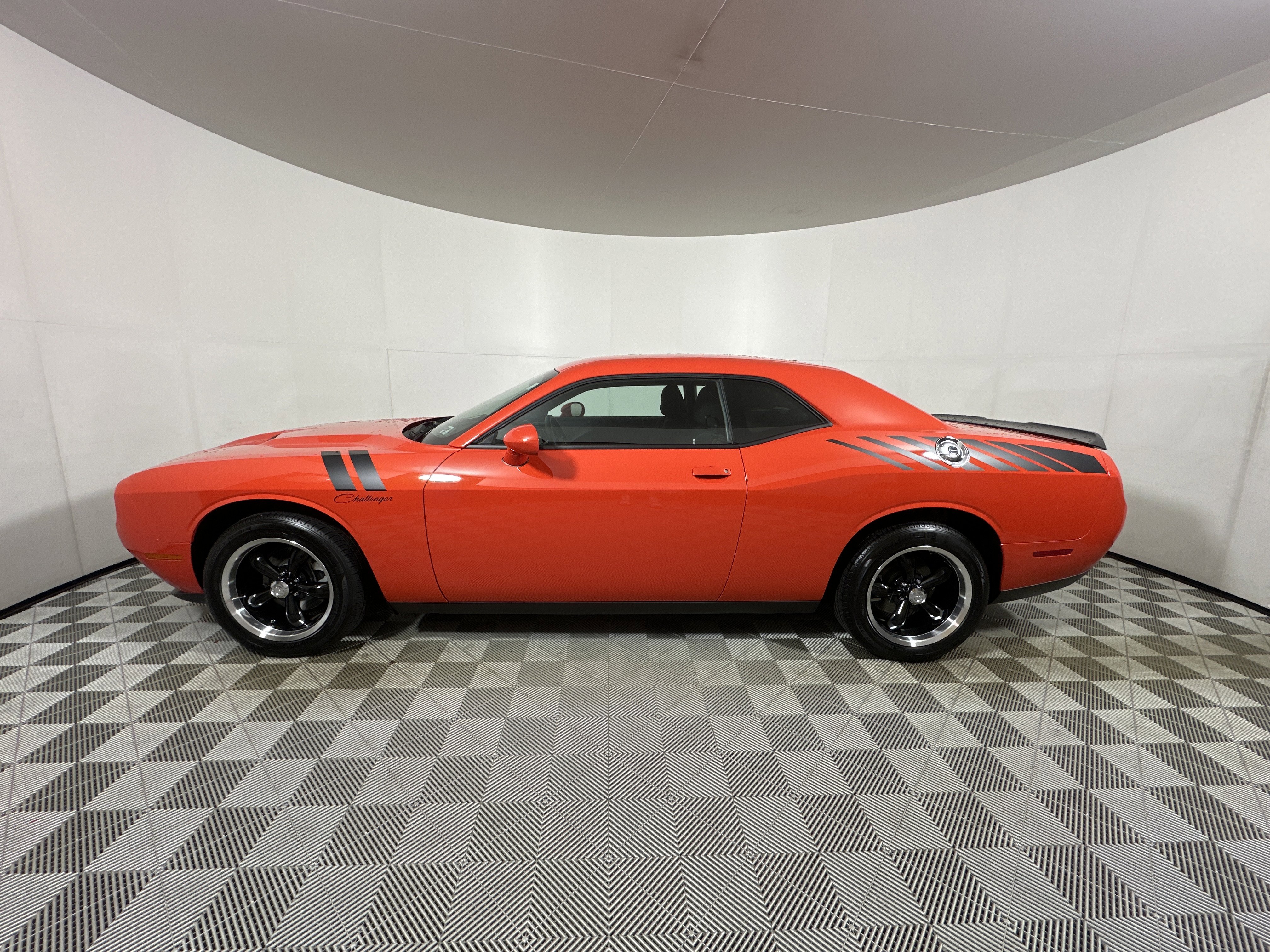 Certified Used 2023 Go Mango Dodge SXT image 4
