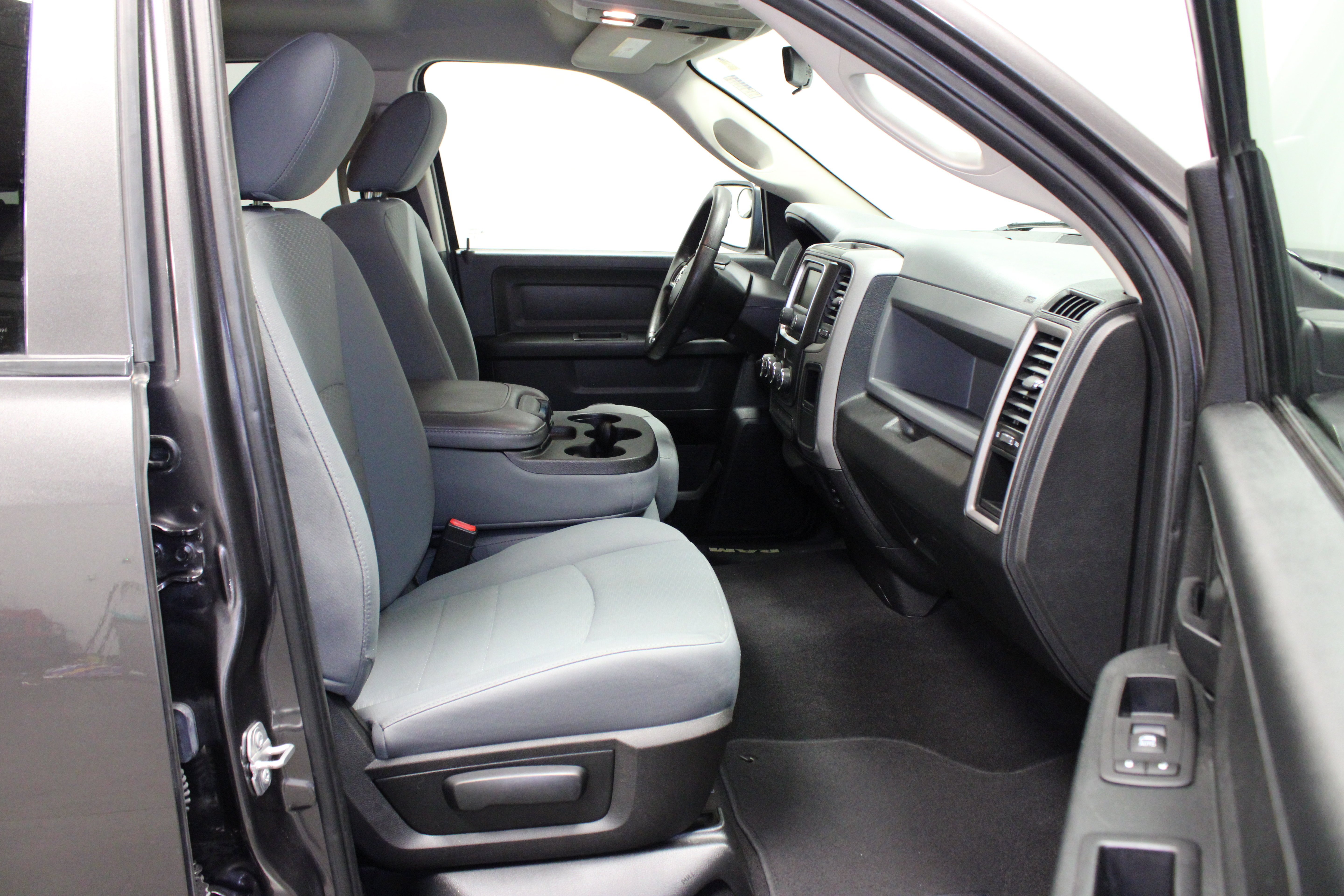 Used 2017 Granite Crystal Metallic Clearcoat Ram Express image 15
