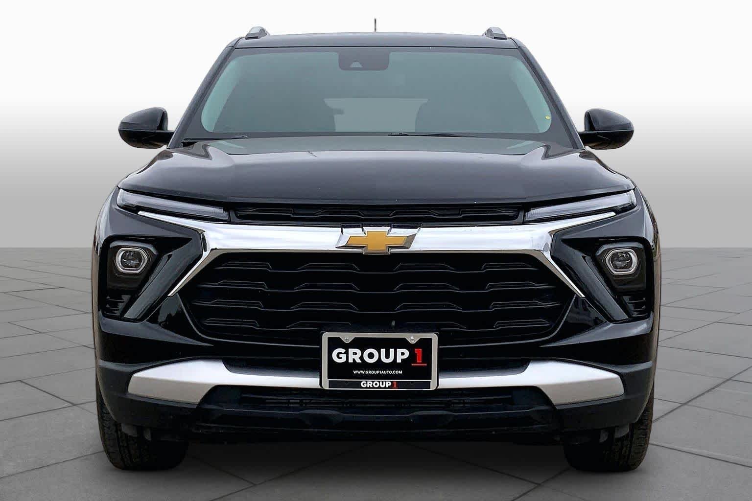 Used 2025 Mosaic Black Metallic Chevrolet LT image 4