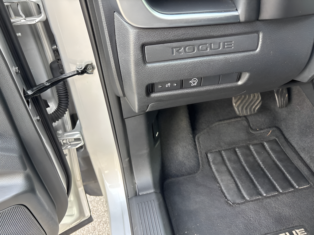 Used 2024 Silver Nissan S image 23