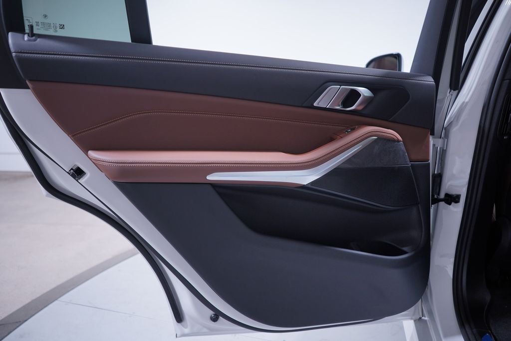 New 2027 White Metallic BMW xDrive40i image 15