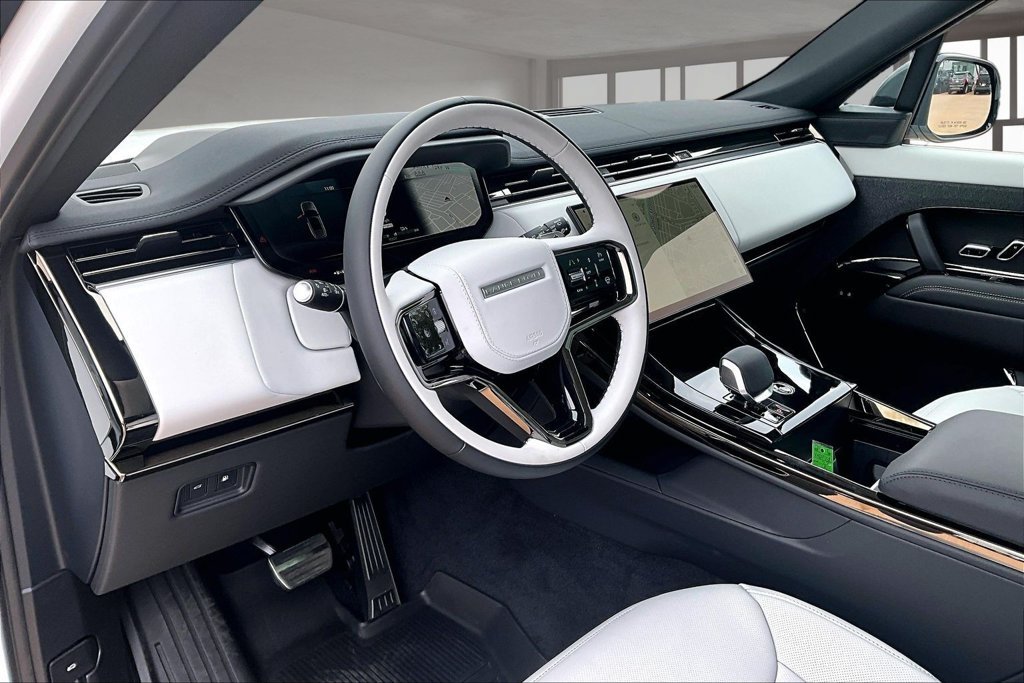 New 2027 Fuji White Land Rover  image 6