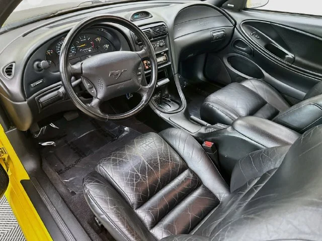 Used 1995 Yellow Ford  image 19