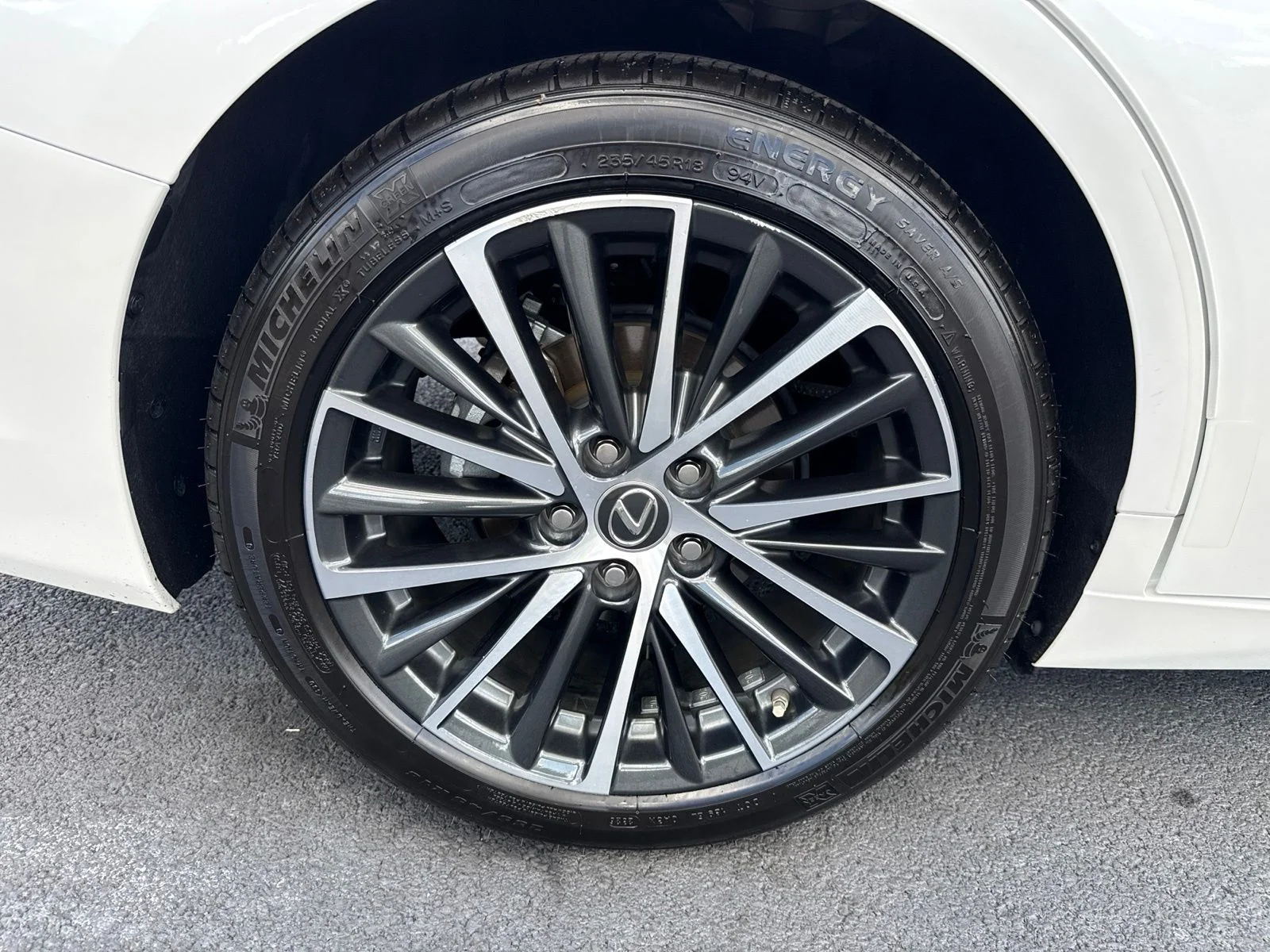 Used 2025 White Lexus 300h image 27
