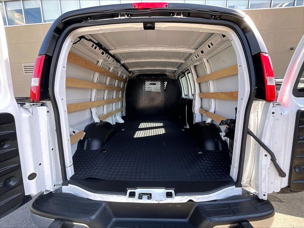 Used 2025 Summit White GMC Work Van image 15