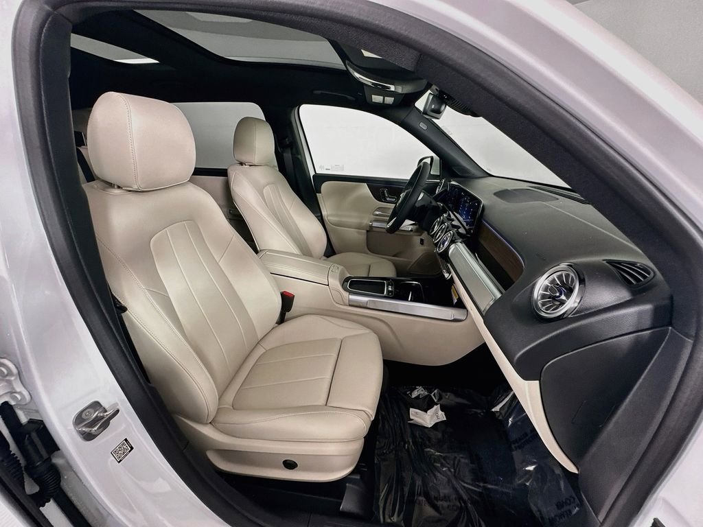 New 2026 Polar White Mercedes-Benz GLB 250 image 27