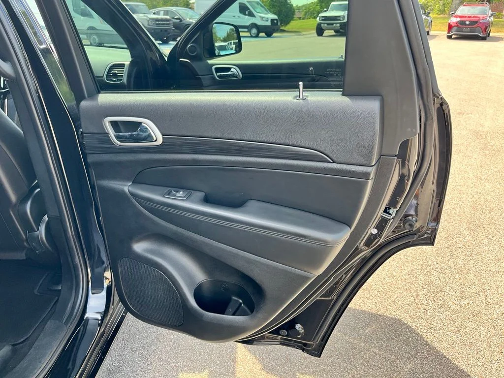 Used 2022 Black Jeep Laredo X image 10