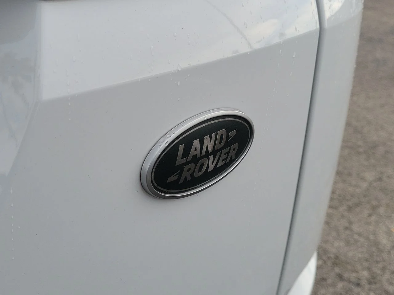 Used 2023 White Land Rover S image 8