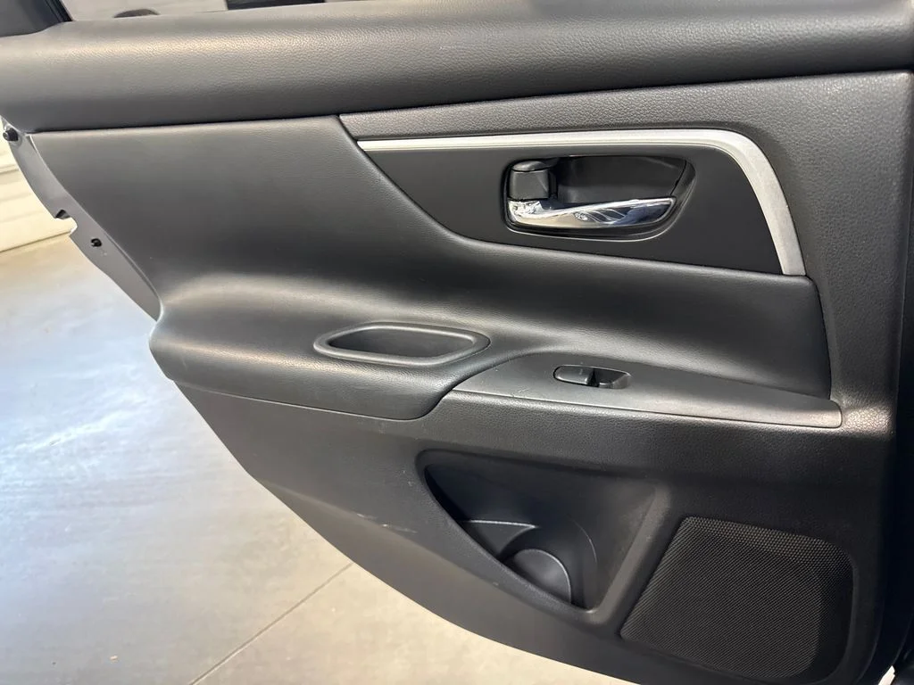 Used 2016 Gray Nissan 2.5 SR image 11