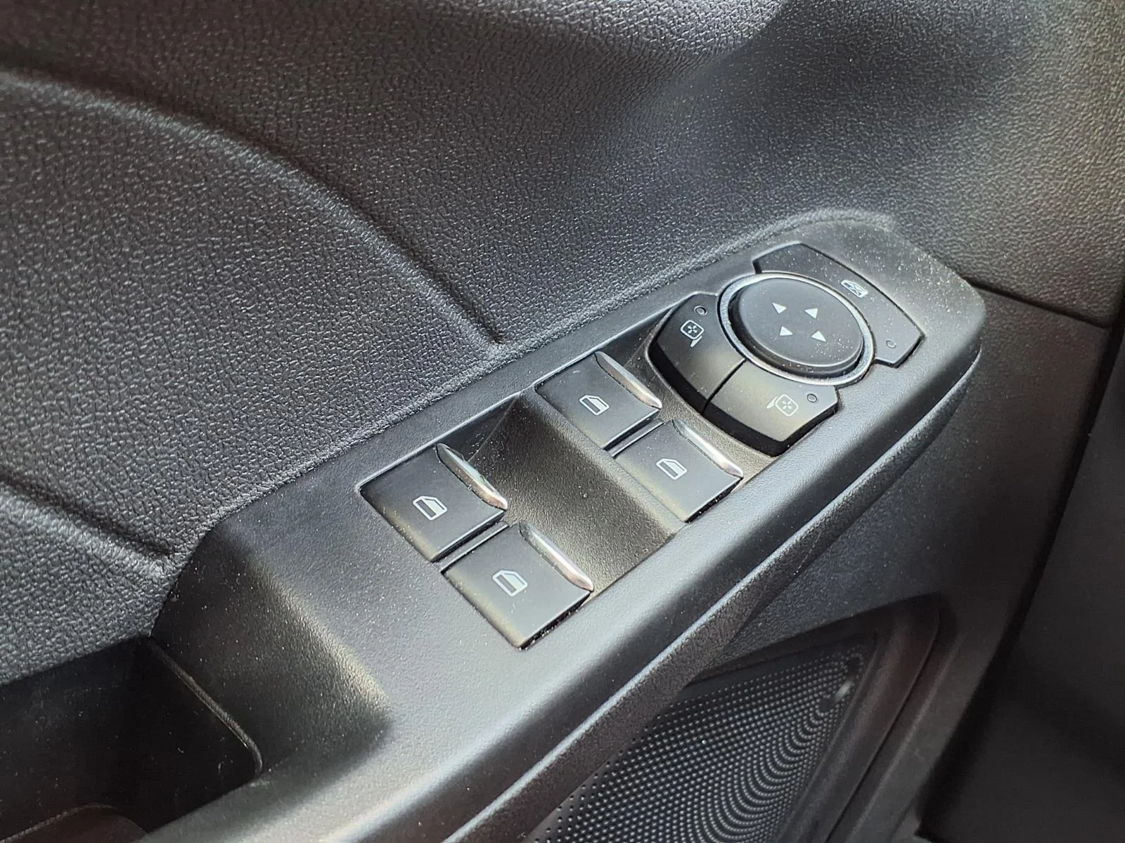 Used 2022 Atlas Blue Ford SE image 18