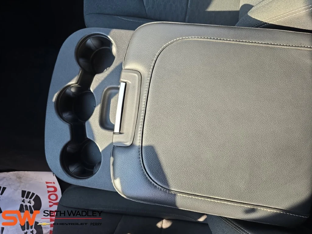 Used 2025  Ram Big Horn image 24