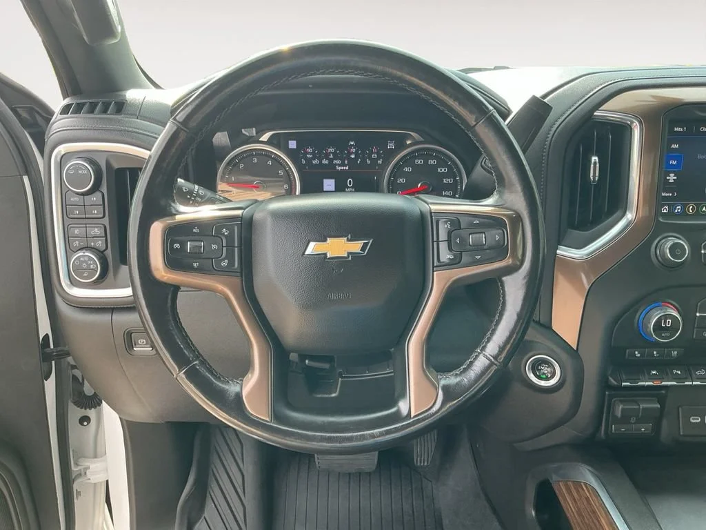 Used 2022 Iridescent Pearl Tricoat Chevrolet High Country image 13