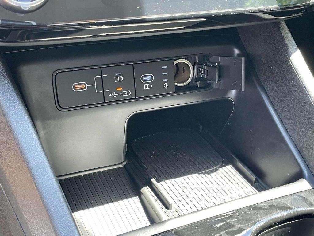 New 2025 White Hyundai SEL AWD image 29