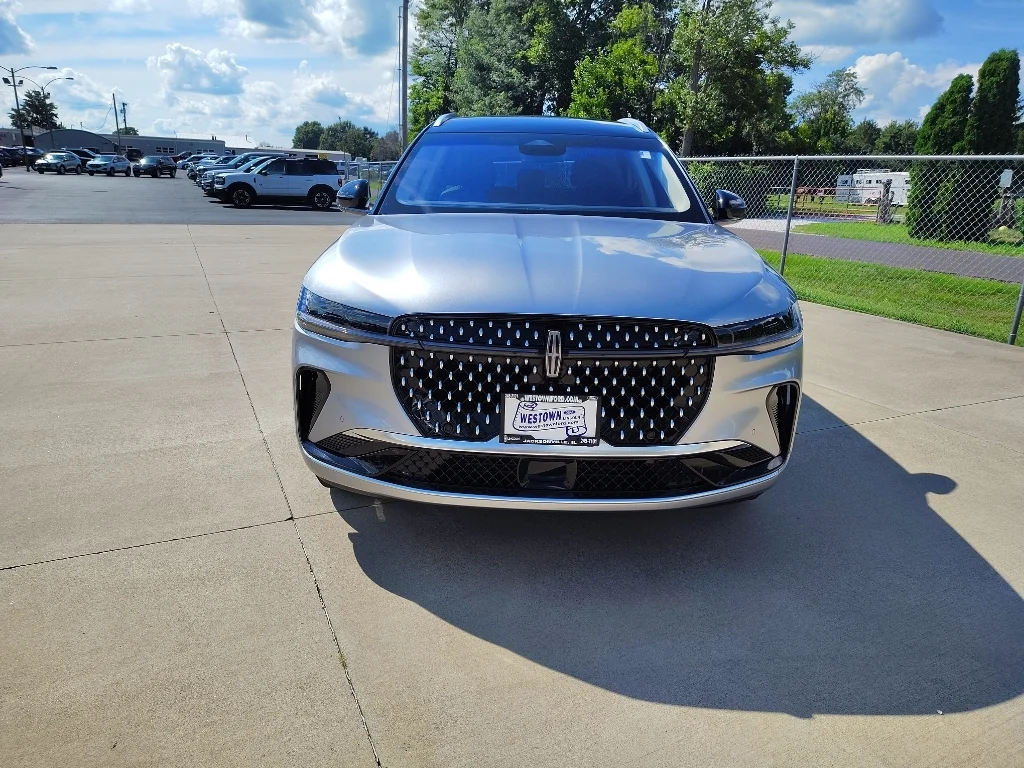 Used 2024 Silver Radiance Metallic Lincoln Reserve image 6