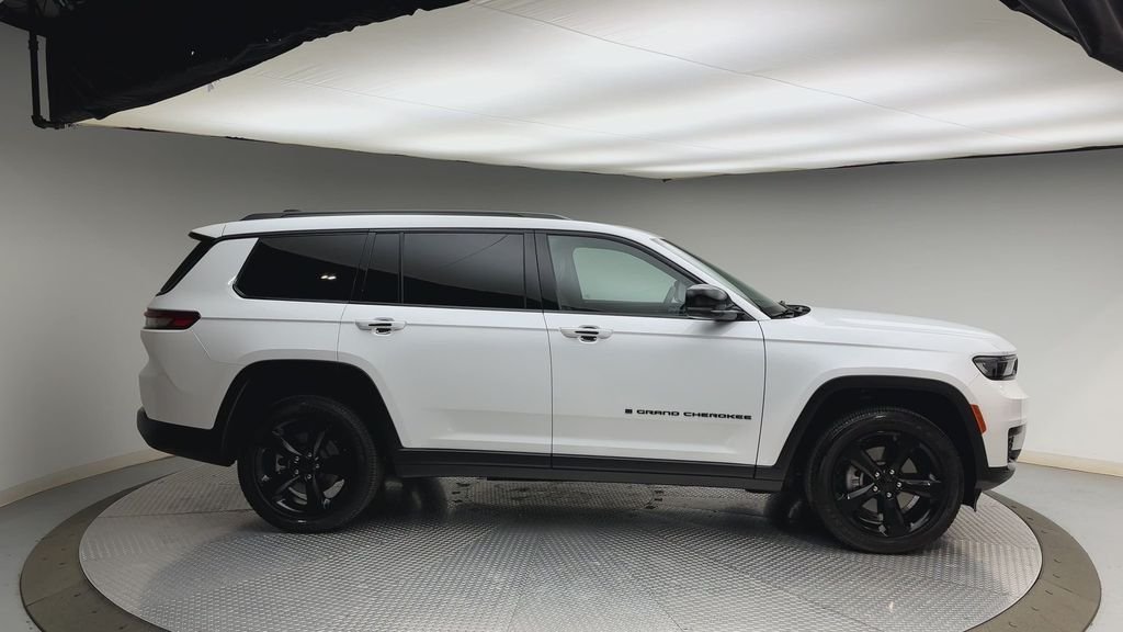 Used 2025 Bright White Clearcoat Jeep Altitude X image 9