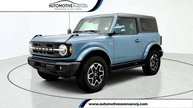 2022 Ford Bronco Outer Banks 2 Door Advanced 4x4 w/ 2.7L V6 & 18'' Wheels