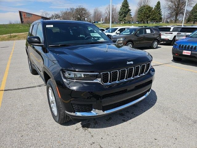 New 2026 Diamond Black Crystal Pearlcoat Jeep Laredo X image 7