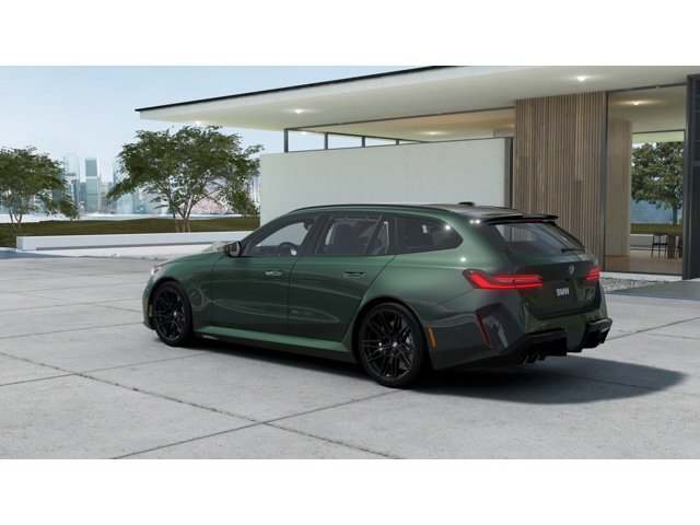 New 2027 Aurora Diamond Green II Metallic BMW M5 image 2