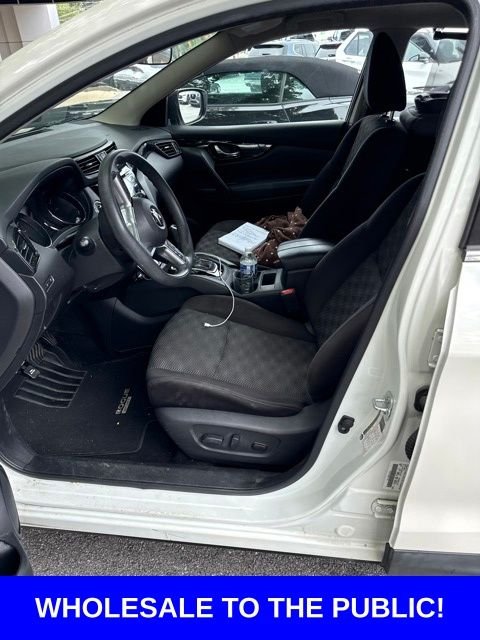 Used 2017 Pearl White Nissan SV image 10