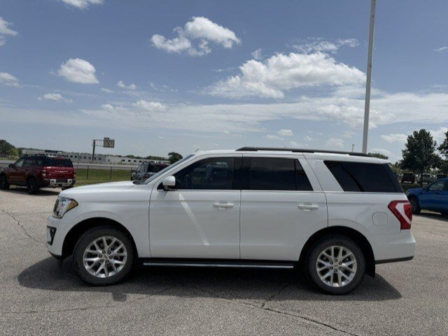 Used 2021 White Metallic Ford XLT image 4