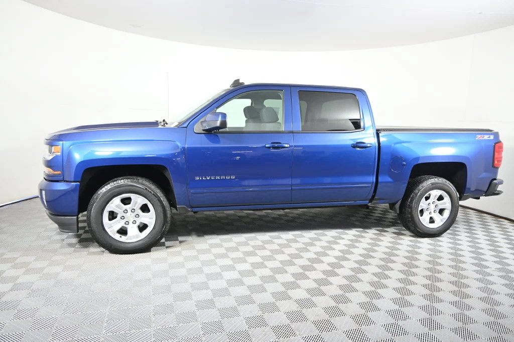Used 2017 DEEP OCEAN BLUE METALLIC Chevrolet LT image 2