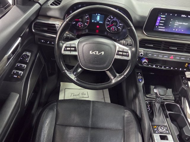 Used 2022 Black Kia EX image 8