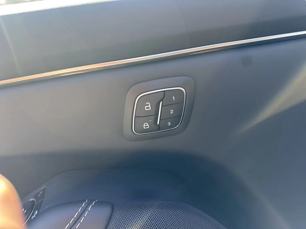 Used 2024 White Ford Select image 11