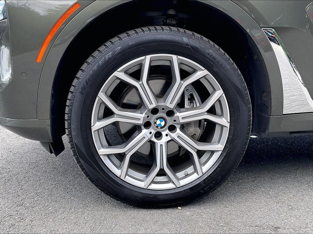 Used 2024 Green BMW xDrive40i image 23
