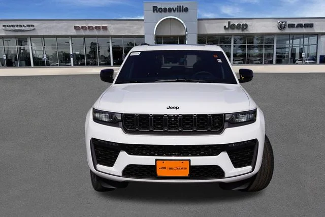 New 2026 Bright White Clear-Coat Exterior Paint Jeep Limited Reserve image 9