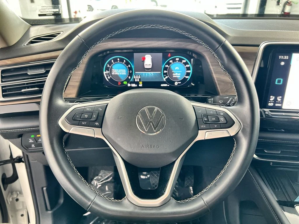 Used 2025 Gray Volkswagen 2.0T SE w/Technology image 11