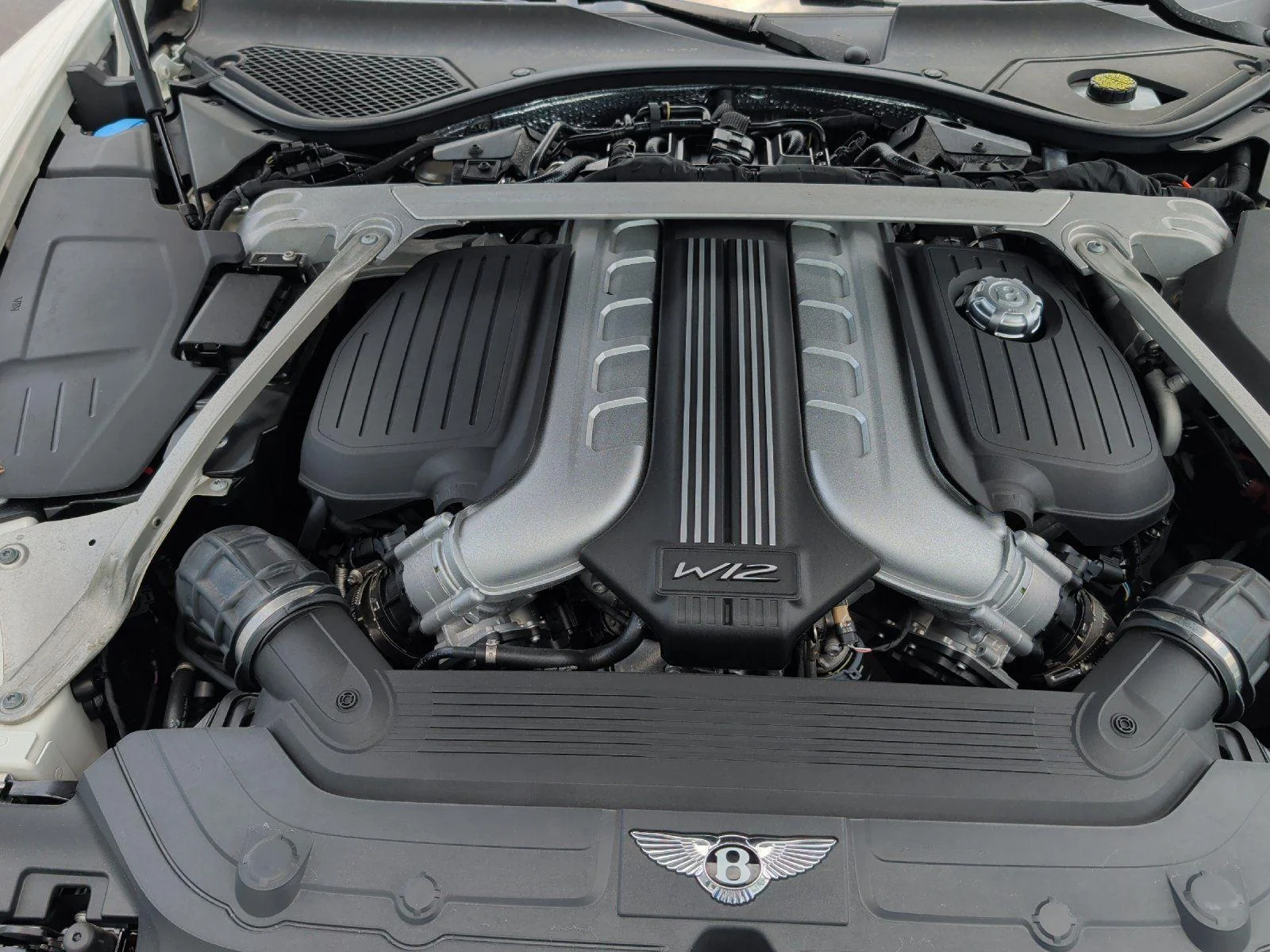 Used 2020 Glacier White Bentley GT First Edition image 18