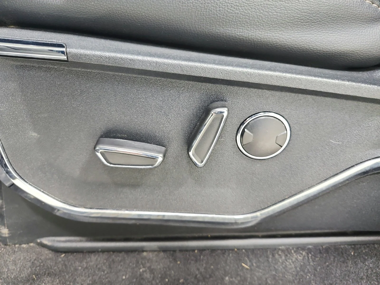Used 2024 Blue Ford Lariat image 11