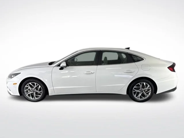 Used 2023 White Hyundai SEL image 10