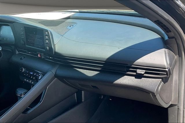 Used 2025 Black Hyundai SEL Sport image 14