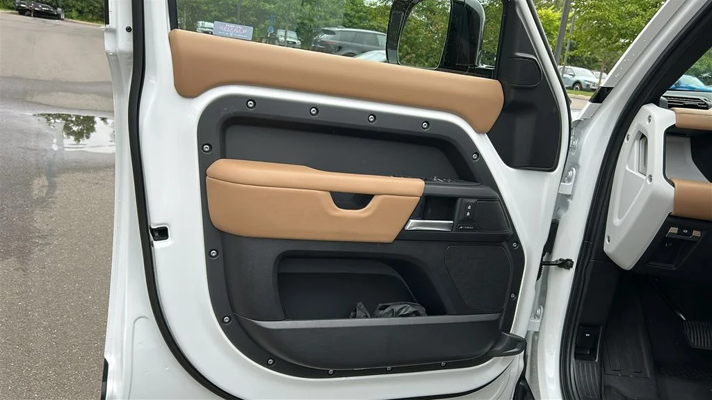 2026 Land Rover Defender S - Photo 9
