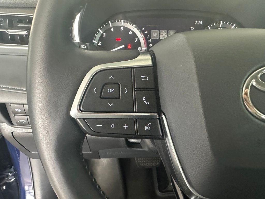 Used 2020  Toyota XLE image 20