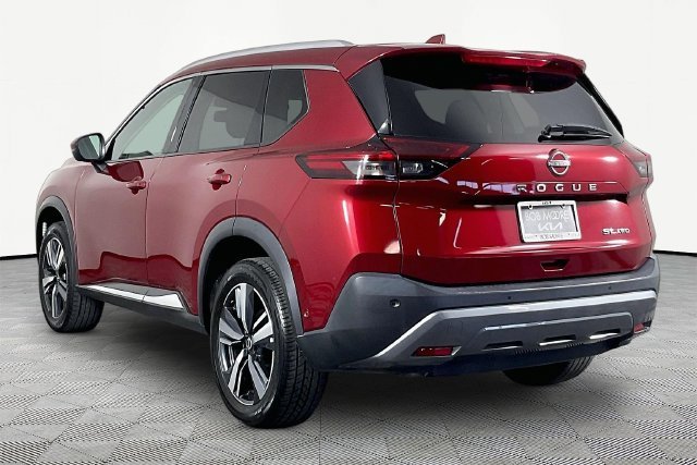 Used 2023 Red Nissan SL image 4