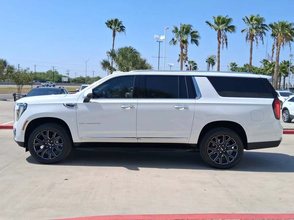 Used 2025 Summit White GMC Elevation image 3