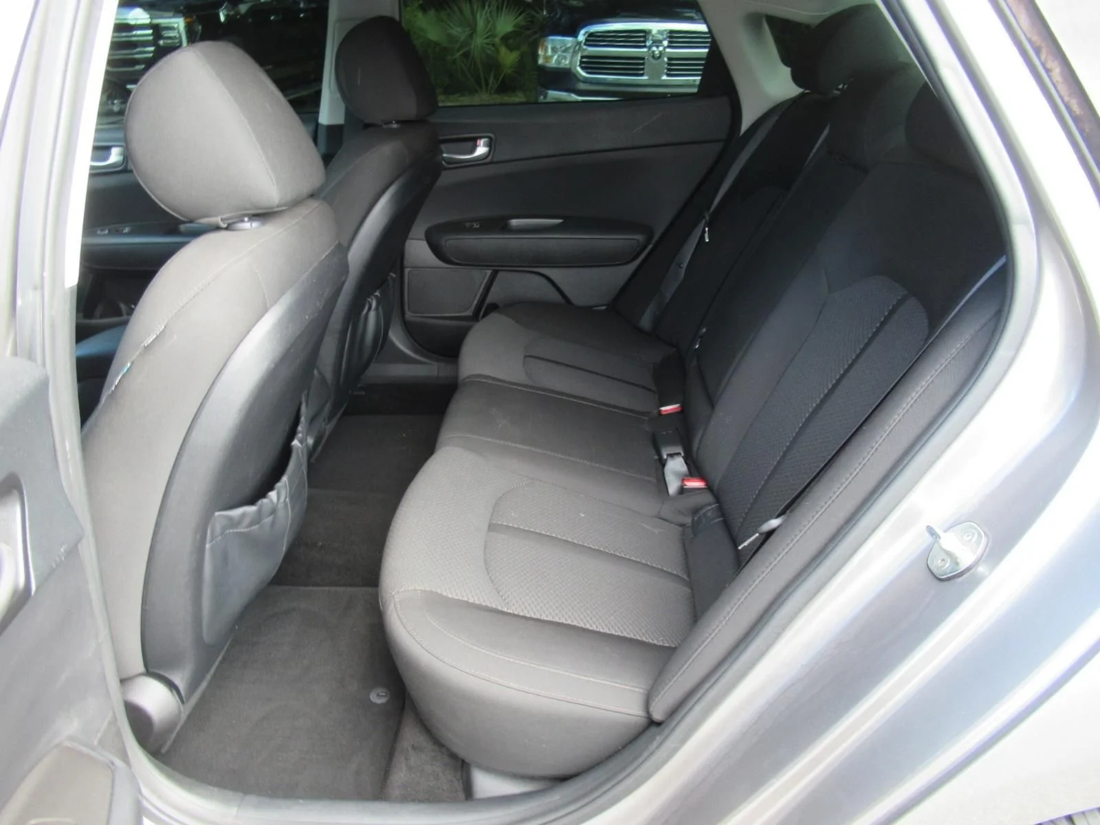 Used 2018 Silver Kia LX image 31