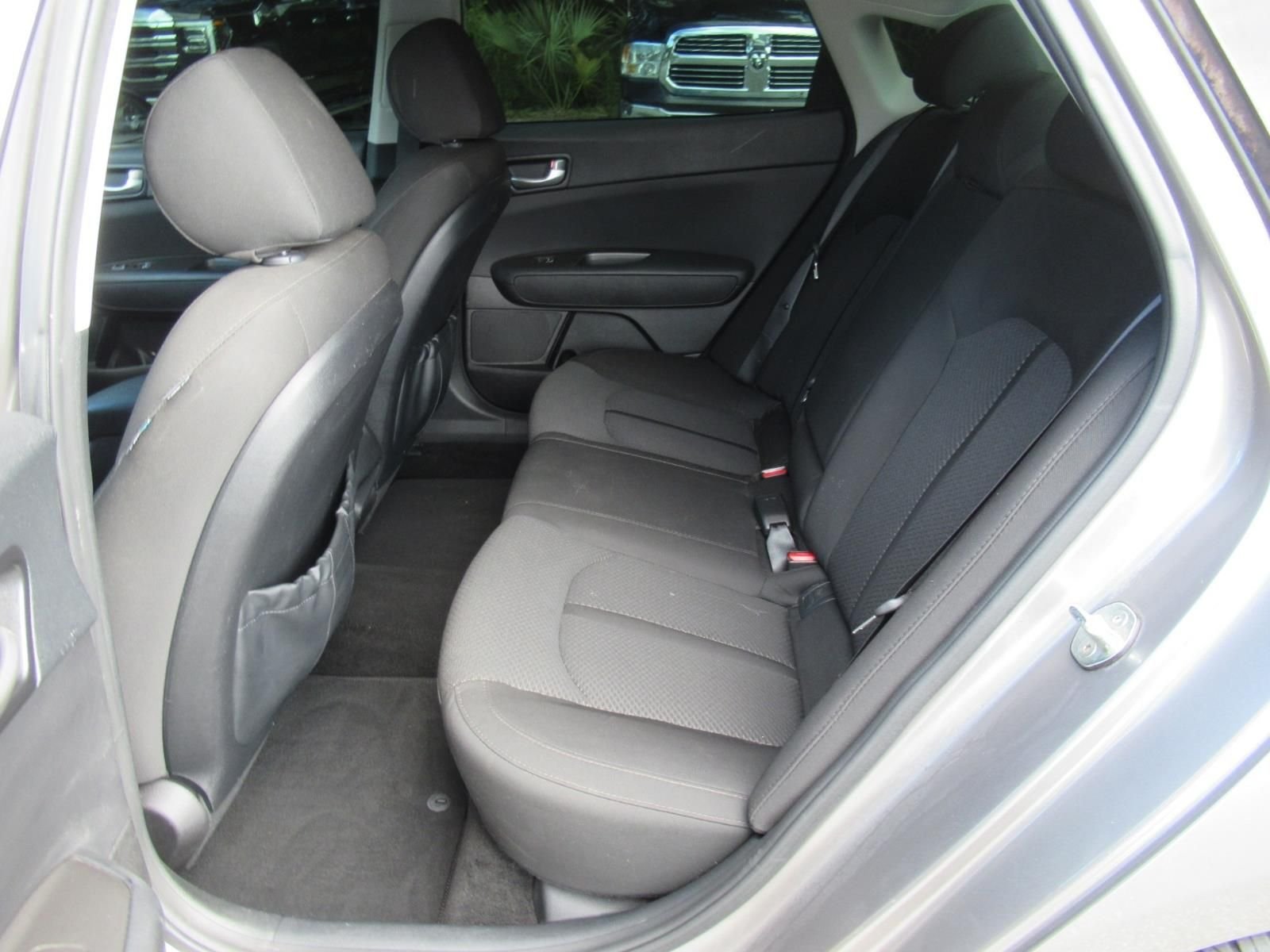 Used 2018 Silver Kia LX image 31