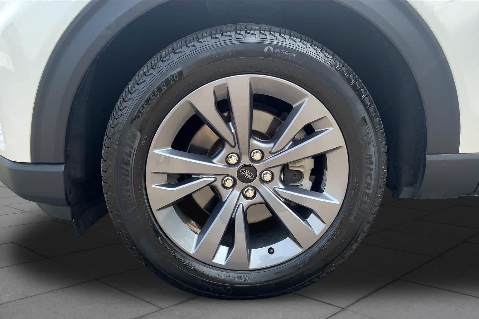 Used 2025 Star White Ford Active image 11