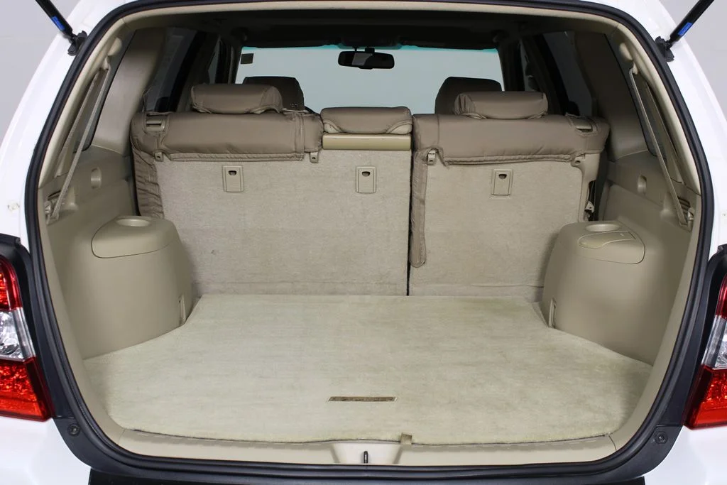 Used 2007 White Toyota V6 image 7