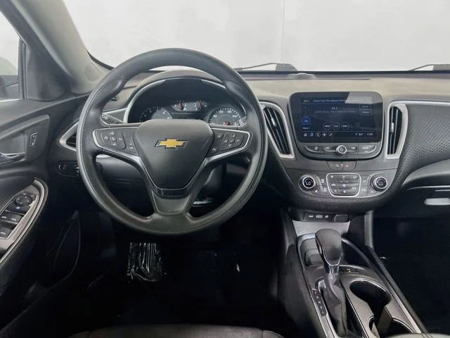 Used 2025 Summit White Chevrolet LT image 19