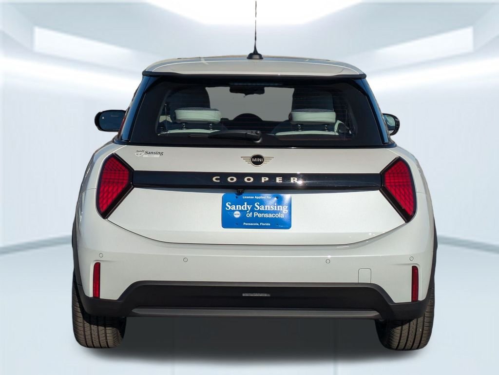 New 2026 White Metallic MINI Signature Plus image 4