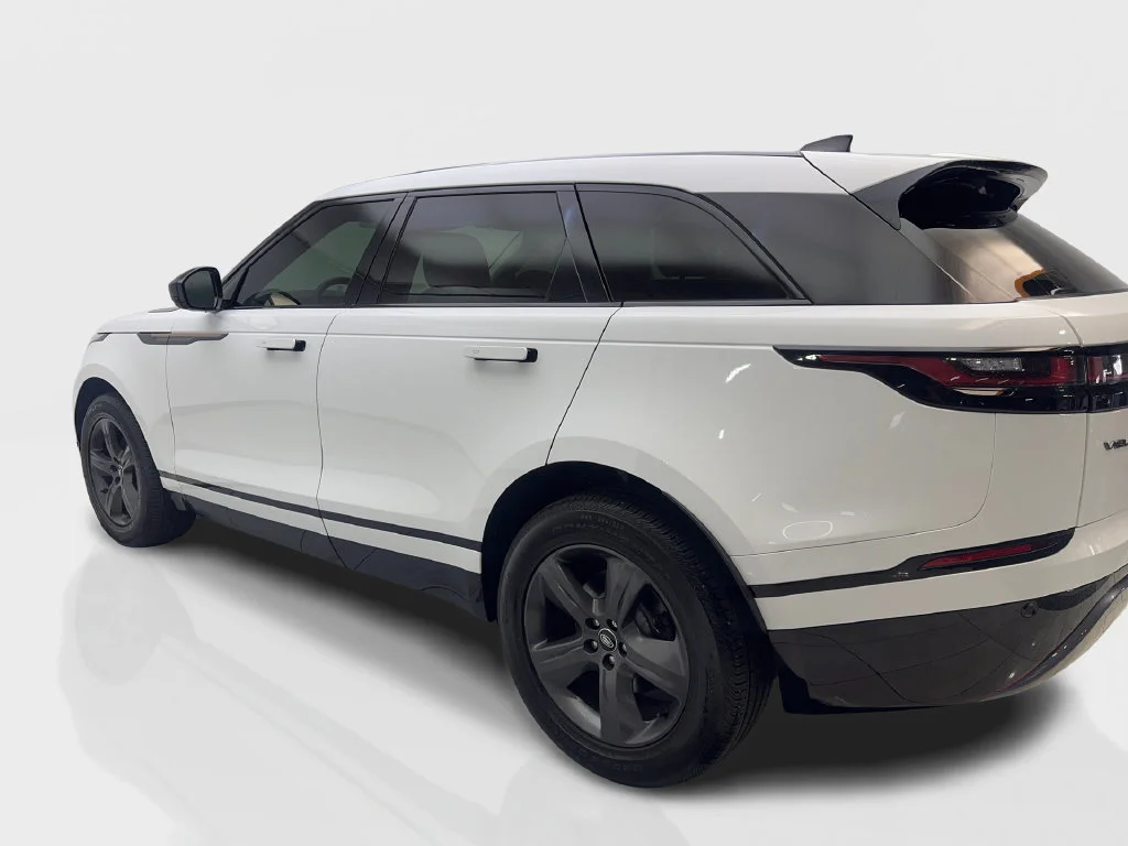 Used 2023 White Land Rover R-Dynamic S image 16