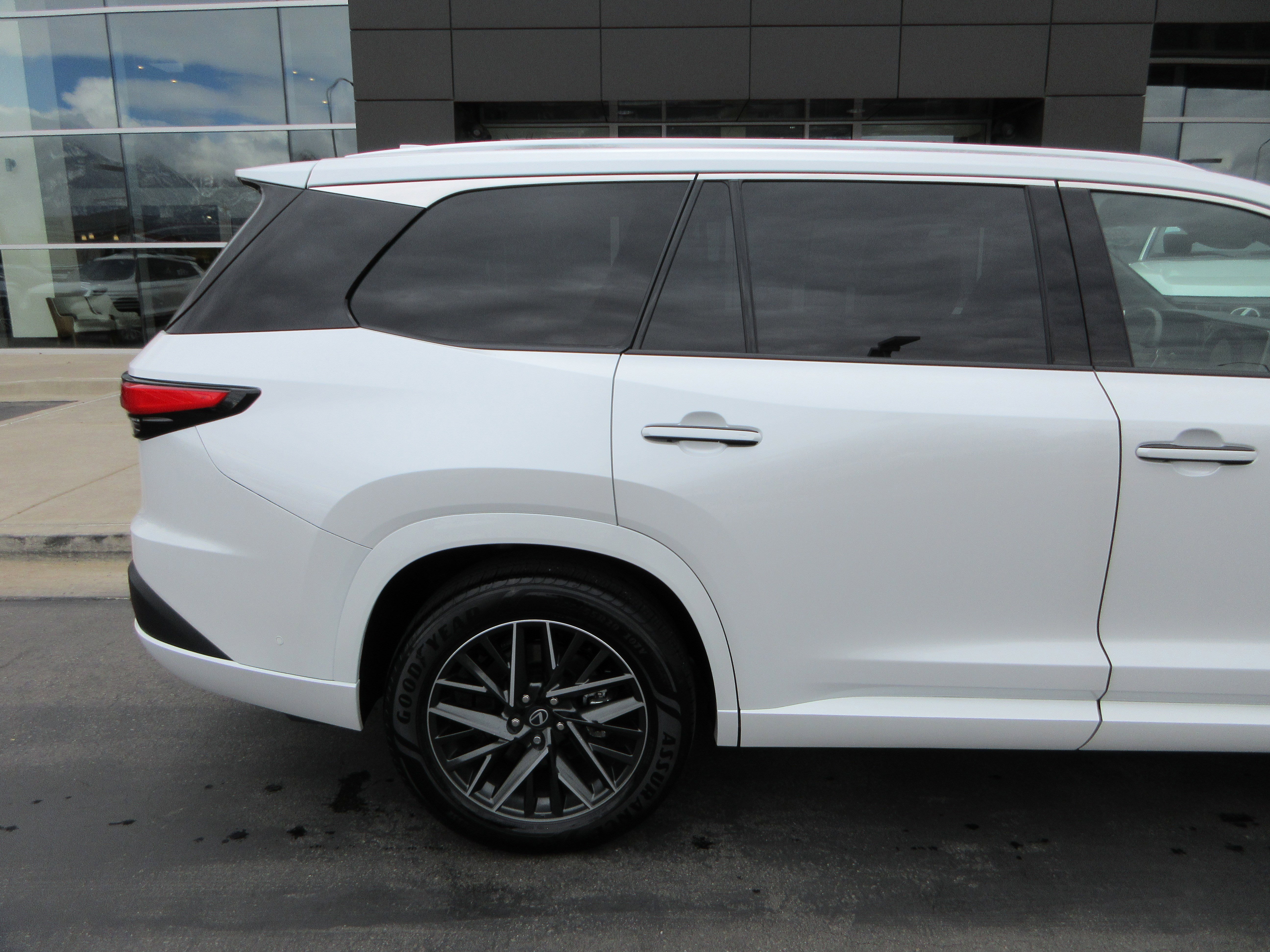 Used 2026 Wind Chill Pearl Lexus 350 Premium image 10