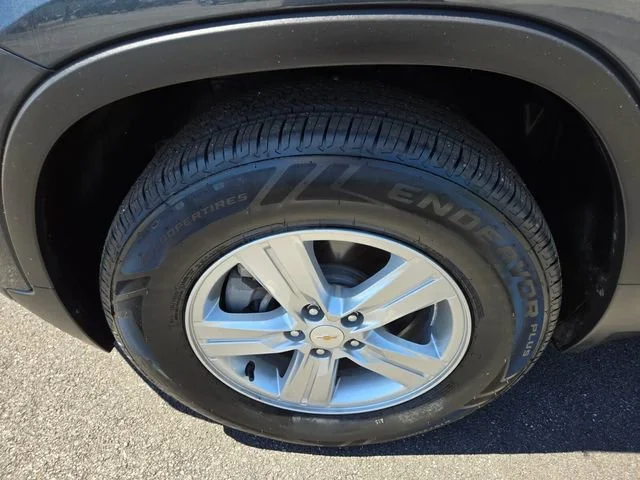 Used 2022 Shadow Gray Metallic Chevrolet LT image 23