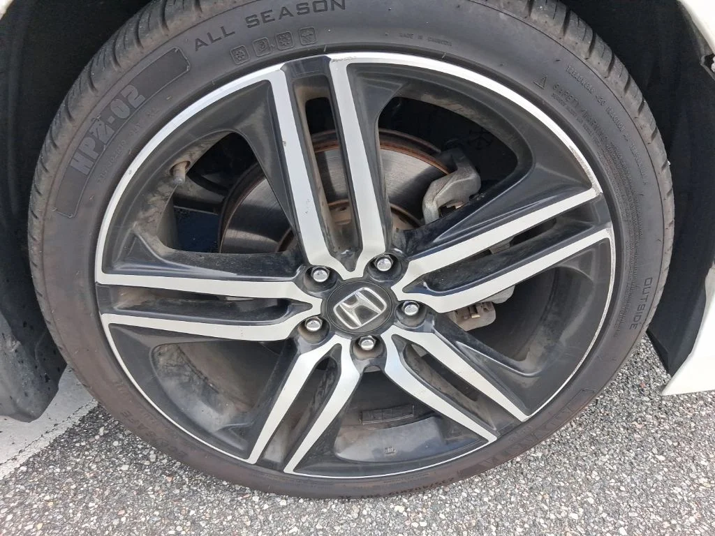 Used 2016  Honda Sport image 14