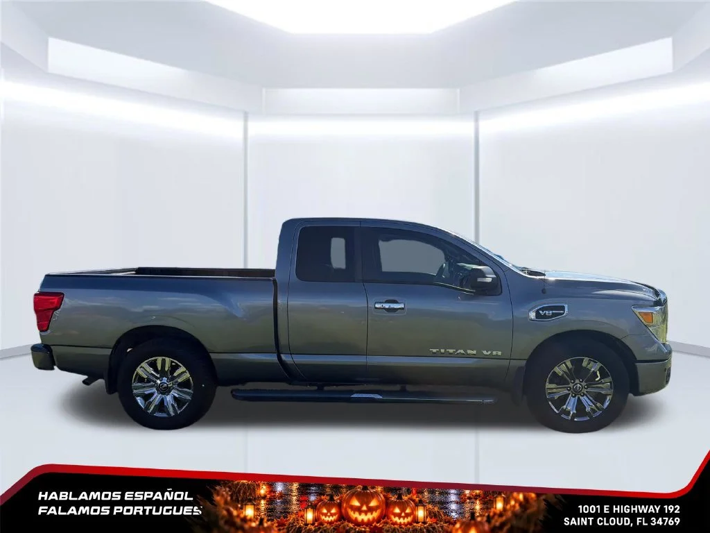 Used 2017  Nissan SV image 6