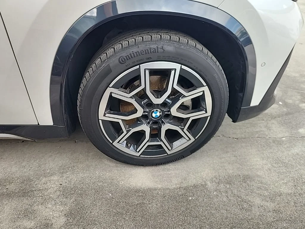 Used 2023 Mineral White Metallic BMW xDrive28i image 5